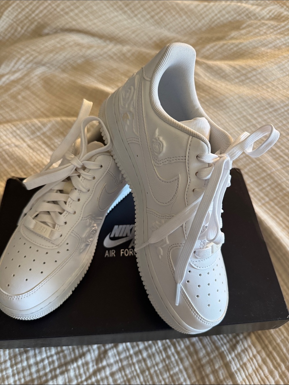 NIKE AIR FORCE 1  women's size 6